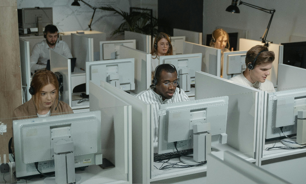 Photograph of SOS Alarm Receiving Centre and ARC controllers handling SOS alarms.